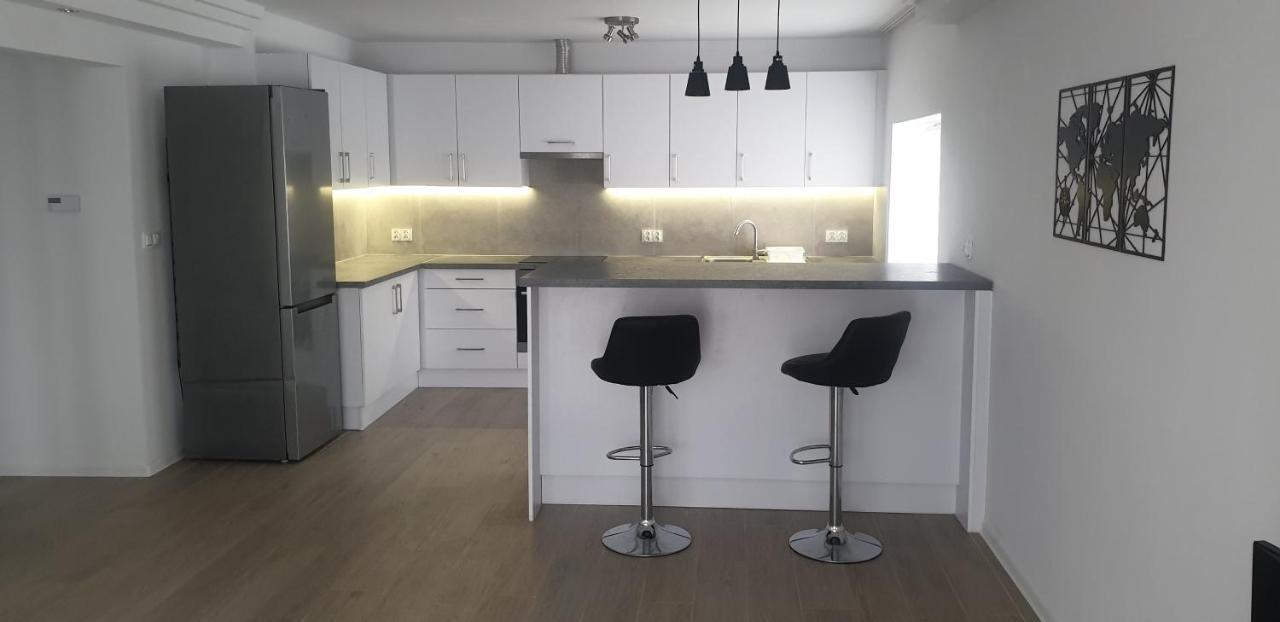 Apartament W Centrum Kielc Z Prywatnym Parkingiem Келце Екстериор снимка
