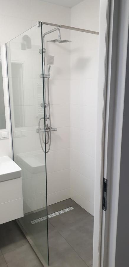 Apartament W Centrum Kielc Z Prywatnym Parkingiem Келце Екстериор снимка
