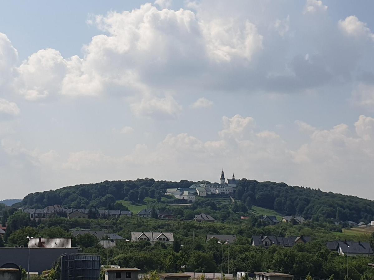 Apartament W Centrum Kielc Z Prywatnym Parkingiem Келце Екстериор снимка